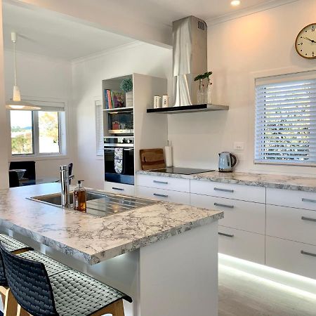 Coromandel Town Harbourside Cottage Luxury Accommodation Екстериор снимка